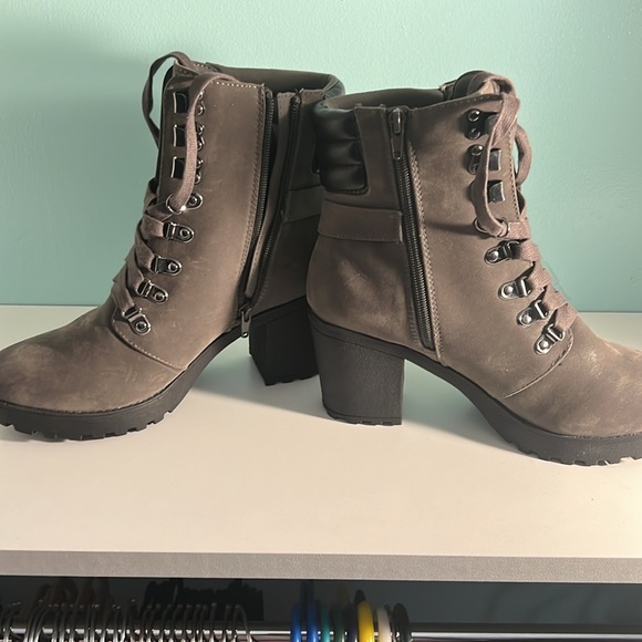 New Gray MIA Boots Size 9.5 - Picture 3 of 5